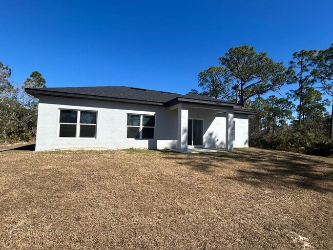 Foto del edificio - SPACIOUS 4 BEDROOM- 2 BATHROOM RETREAT IN BEAUTIFUL LAKE PLACID