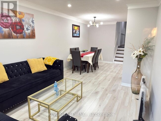 Building Photo - 21 Greenwood Crescent