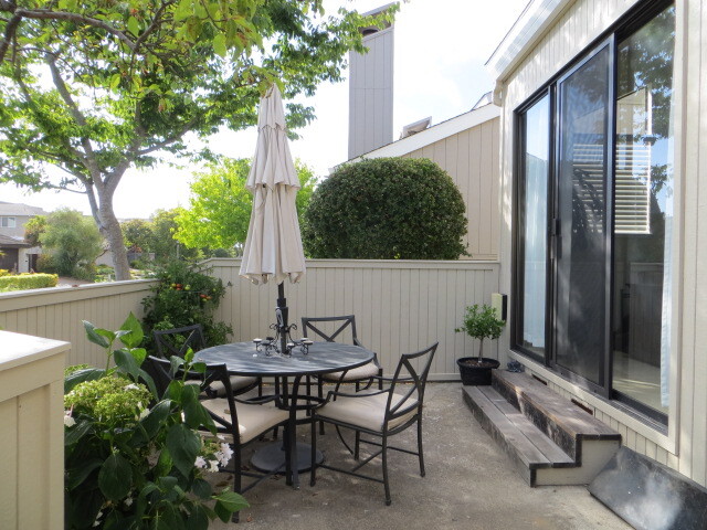 Front patio - 1057 Via Tornasol