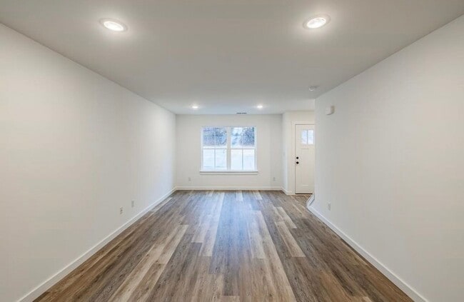 Foto del edificio - 267 Vanderbilt Rd