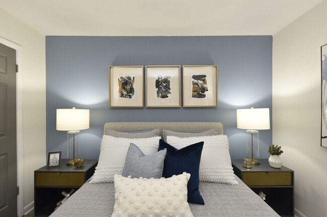 Building Photo - Vetra West End