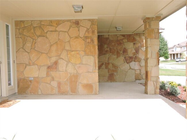 Building Photo - 912 Washburn Dr