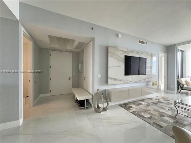 Foto del edificio - 15901 Collins Ave