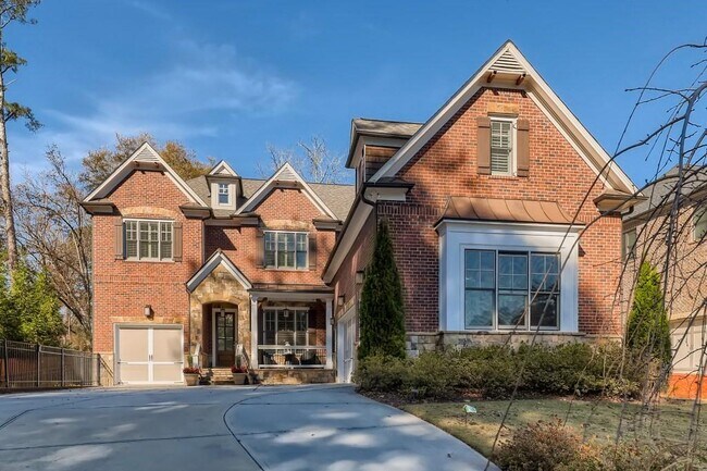 Foto del edificio - 2810 Briarcliff Rd NE