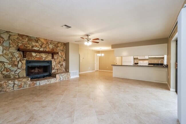 Foto del edificio - 1266 Bentley Ave