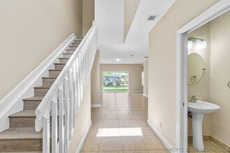 Building Photo - 809 Talia Cir