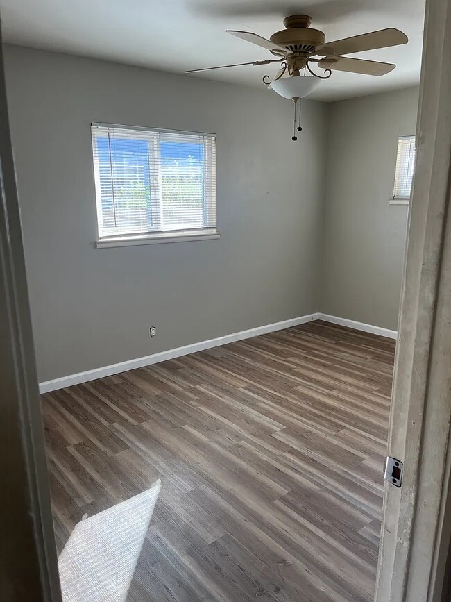 Building Photo - 1150 Smith Ln