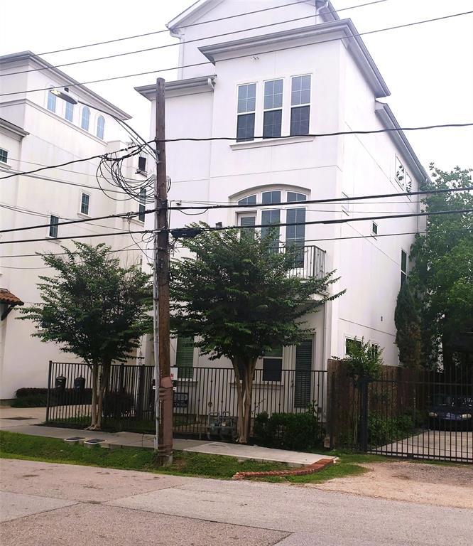 5206 Larkin St, Houston, TX 77007 Condo for Rent in Houston, TX