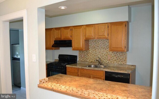 Foto del edificio - 7034 Dunbar Rd