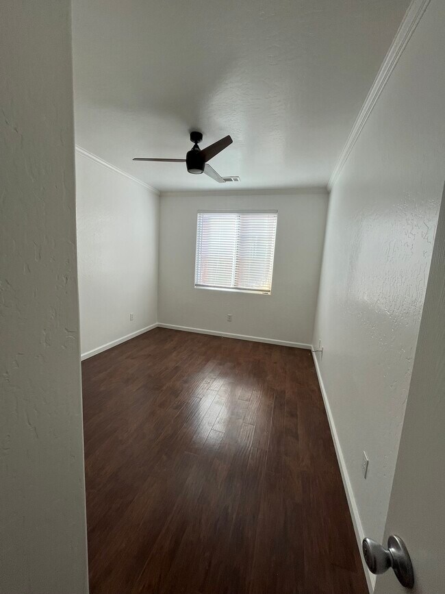 Foto del edificio - 5183 E Lowe Ave