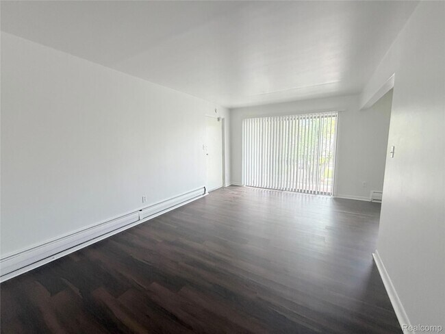Foto del edificio - 14940 Longacre St
