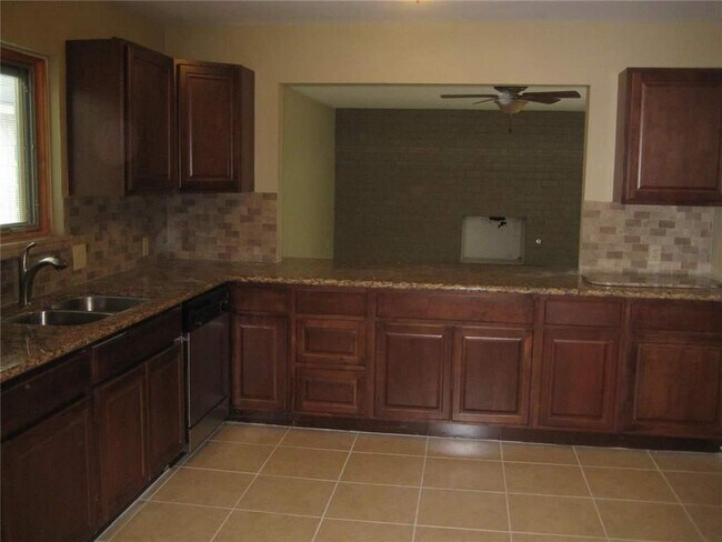 Foto del edificio - 1511 Oak Stream Dr