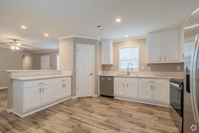 Building Photo - The Breakers