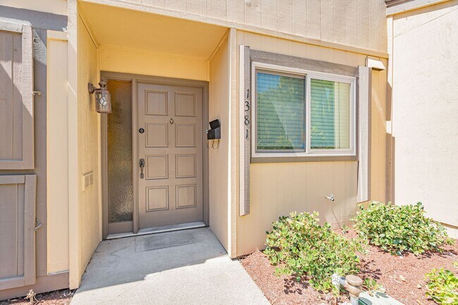 Foto del edificio - 2 Story Townhome