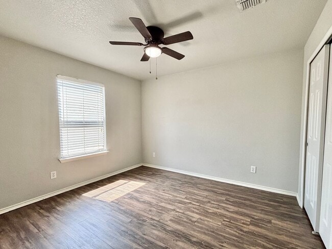 Foto del edificio - Amazing 4 Bedroom Home!