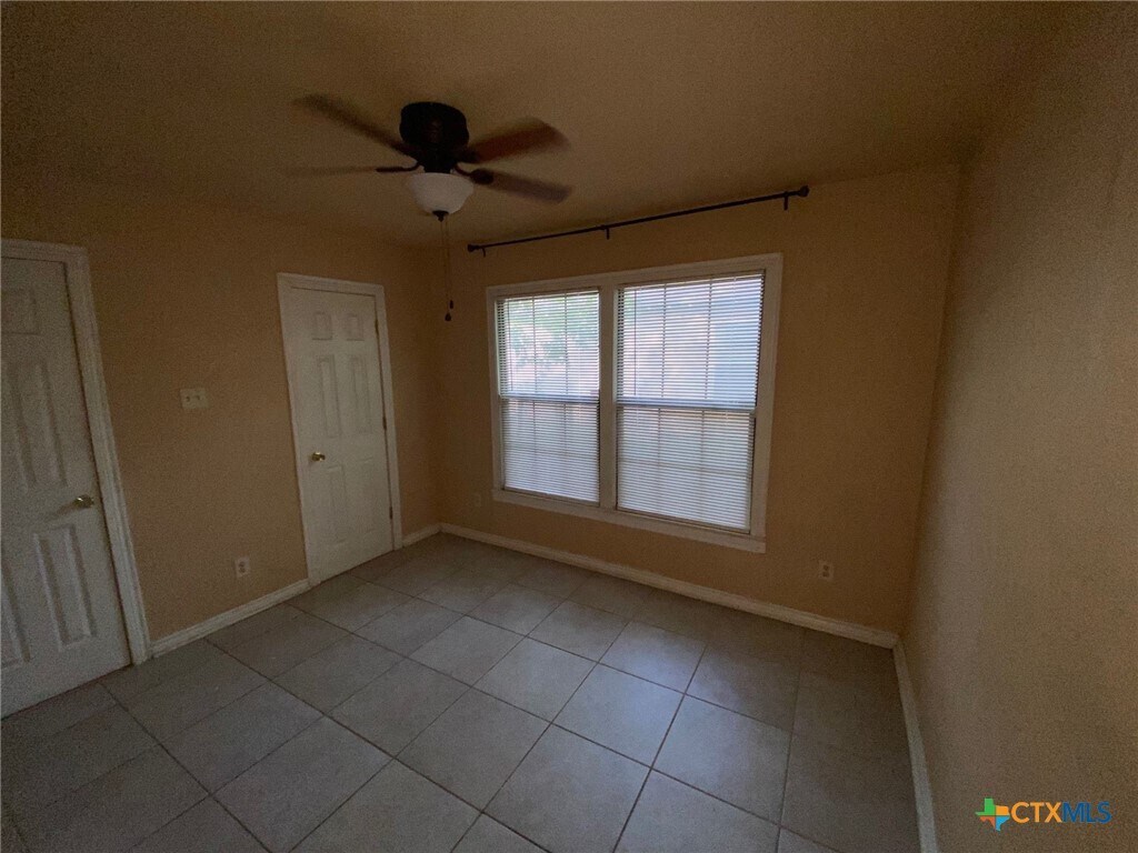 Foto del edificio - 1708 Poage Ave