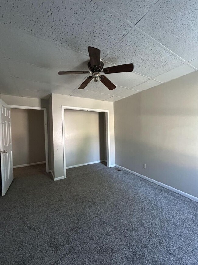 Foto del edificio - 231 W Poplar St
