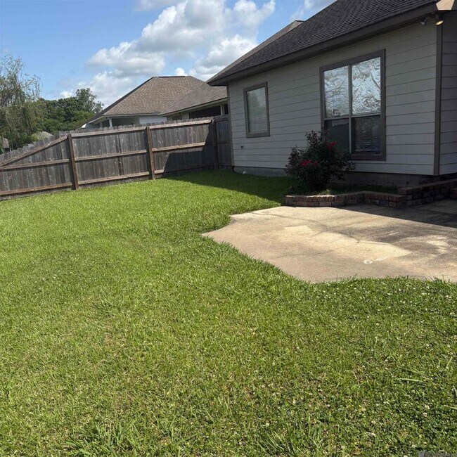 Foto del edificio - 2924 Nicholson Lake Dr