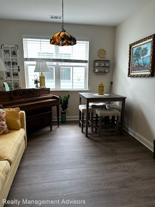 Building Photo - 2 br, 2 bath House - Furnished Latitude Ma...