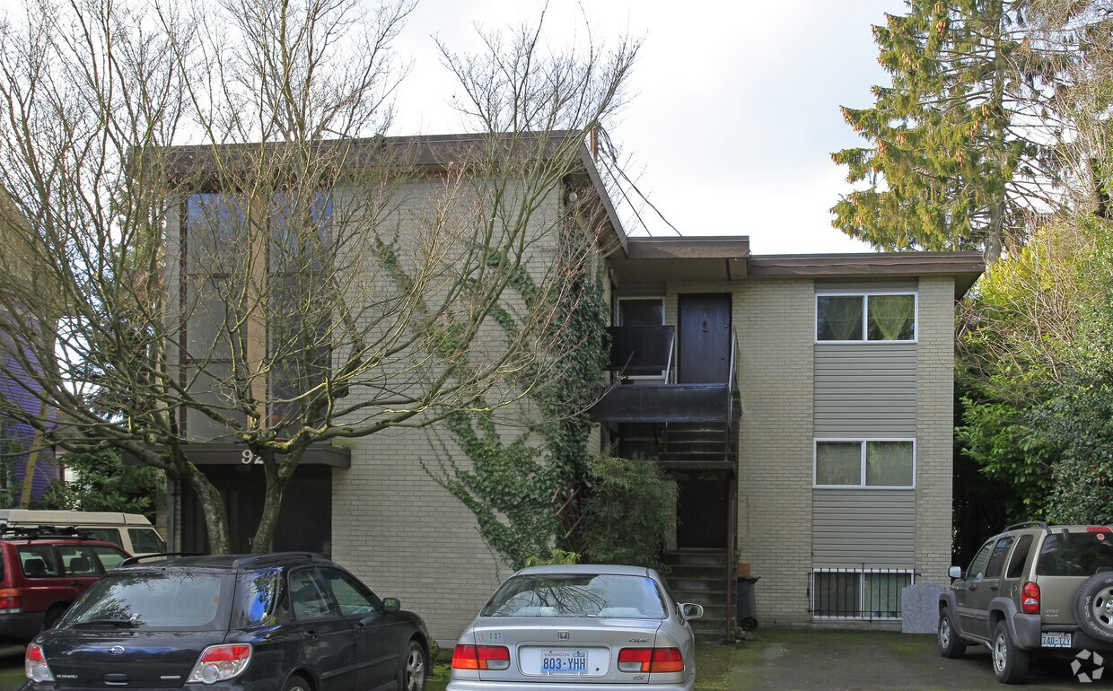 Primary Photo - 921 16th Ave