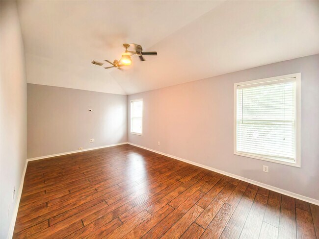 Building Photo - 15510 Fir Woods Ln