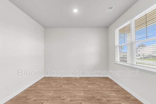 Foto del edificio - 502 Lk Rdg Blvd