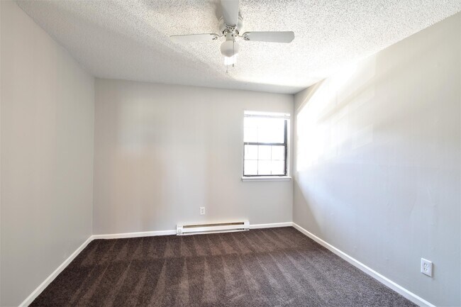 Foto del edificio - 8605 Holmes Rd