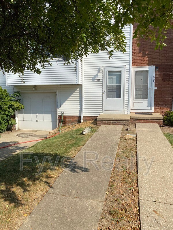 Primary Photo - 1002 Cornell Ct