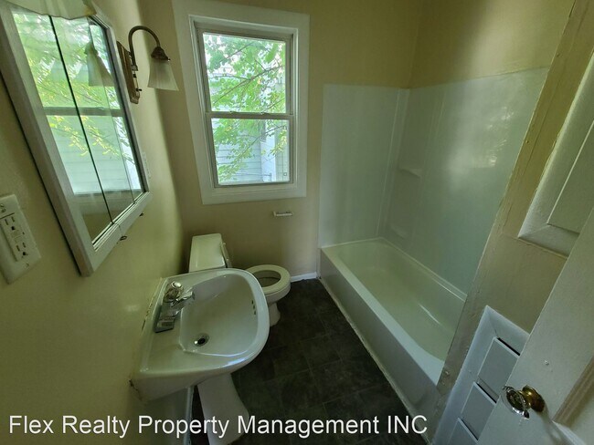 Building Photo - 3 br, 1 bath House - 4017 OVERLAND - LOWER
