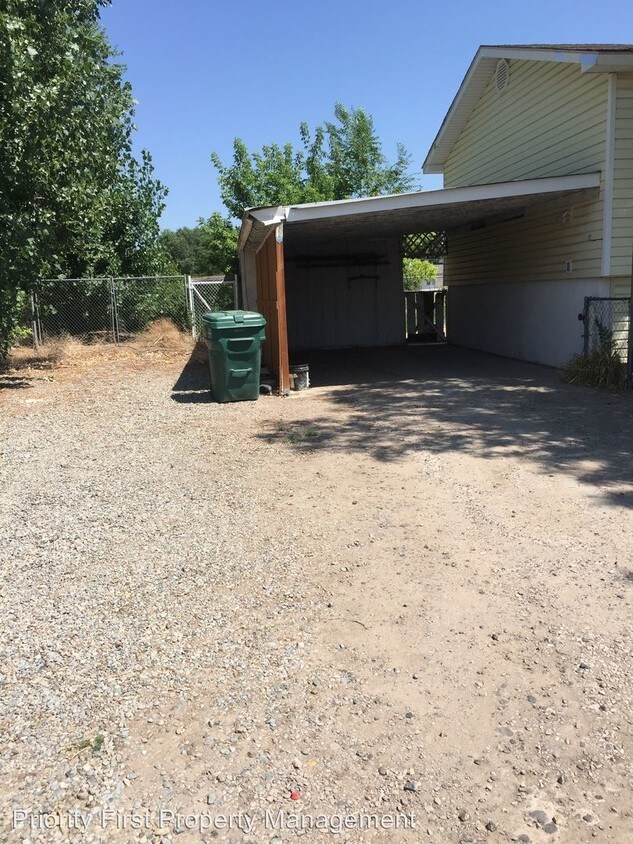 Building Photo - 4 br, 2 bath House - 99 E 600 S