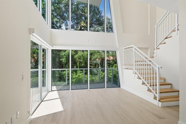 Building Photo - 1528 Brickell Ave