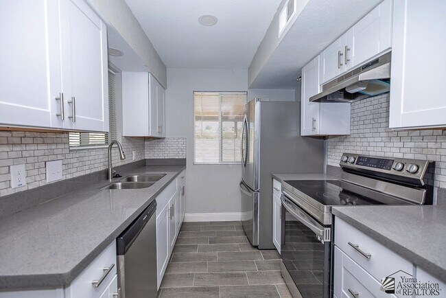 Building Photo - 2829 S 17th Ave