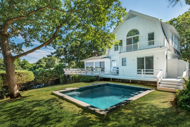 Building Photo - 45 Windward