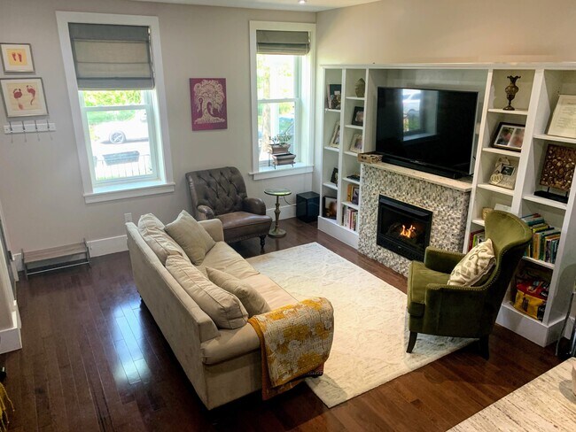 Foto del edificio - 34 Channing St NW