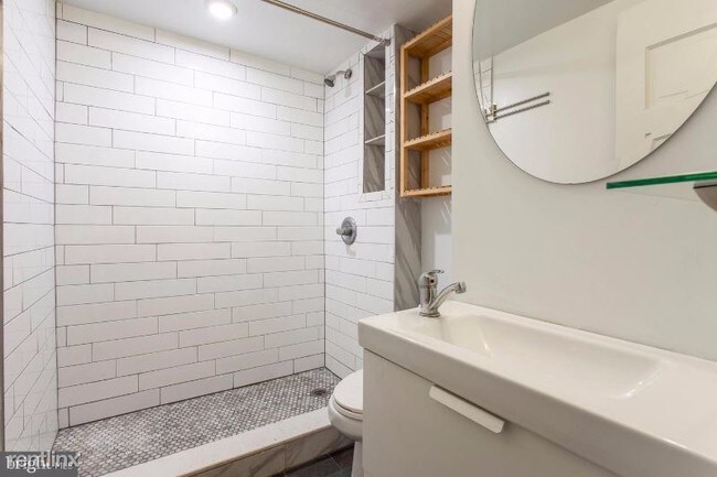 Foto del edificio - 2 br, 1 bath Townhome - 222 S. Bonsall
