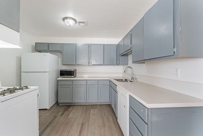 Foto del edificio - Upgraded 3 Bedroom Unit Near Air Force Base!