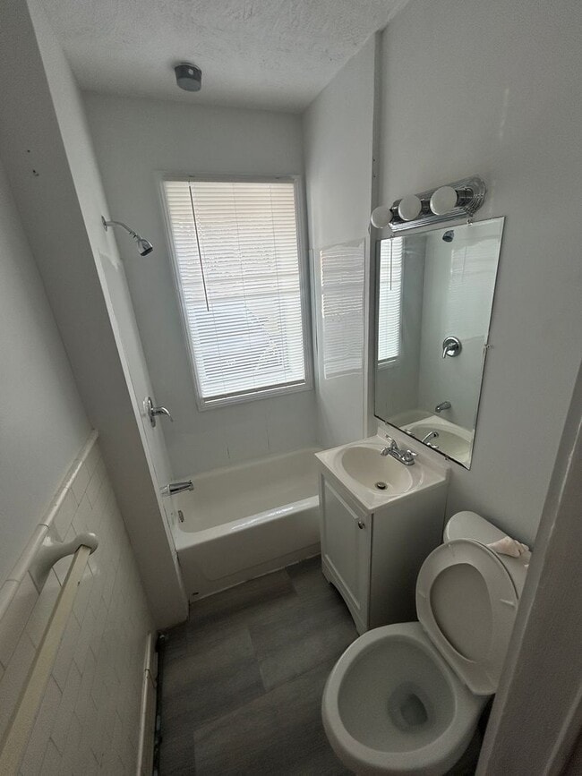 Foto del edificio - 1 Hitchcock Rd