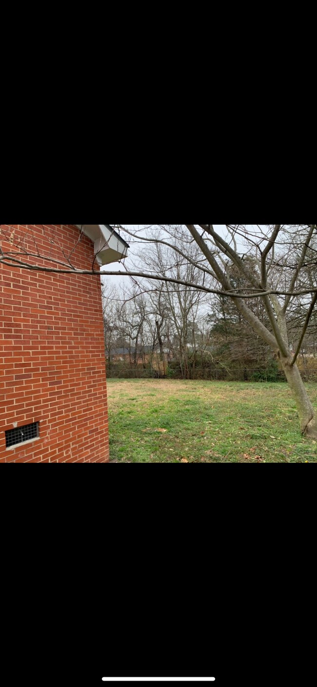 Foto del edificio - 6122 Conaway Dr