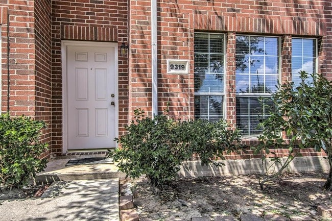 Building Photo - 9319 Torridon Ct