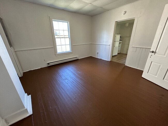 Building Photo - 1 Bed 1 Bath House Available To Rent For $...