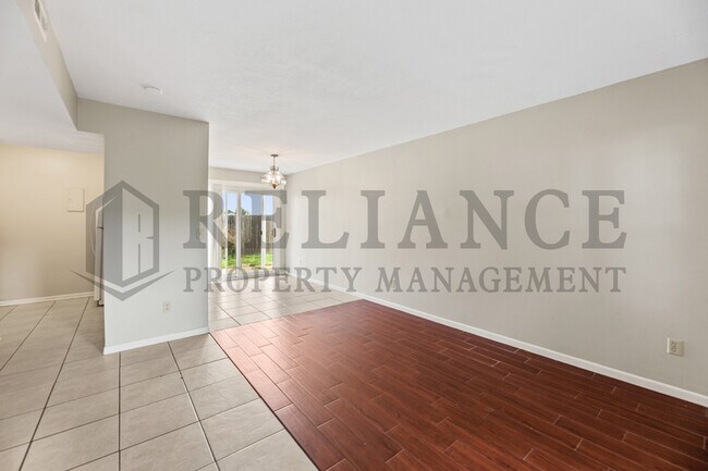 Foto del edificio - 7302-3 W Douglas Ave