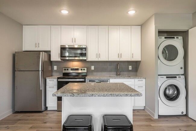 Interior Photo - 2204 9th St