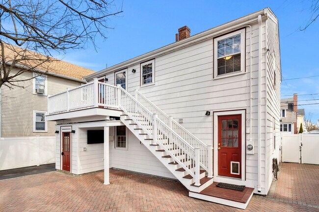 Building Photo - 115 Bellvale St