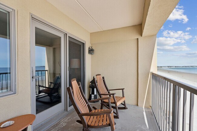 Foto del edificio - Fully Furnished Oceanfront 2 bed/2 bath