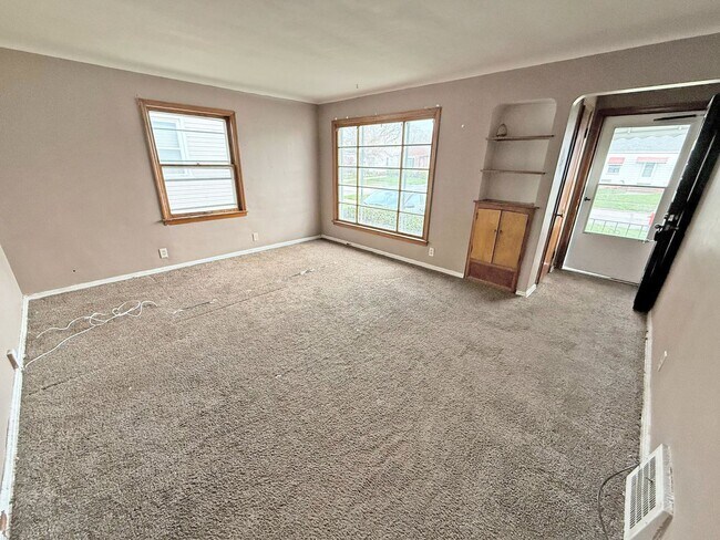 Foto del edificio - Convenient Showings — No Appointment Needed!