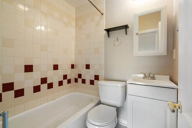 Foto del edificio - SCORE 1ST MONTH'S RENT FREE IF SIGNED BY AUGUST 7!Convenient 2 Bedroom home in Mt. Washington ava...
