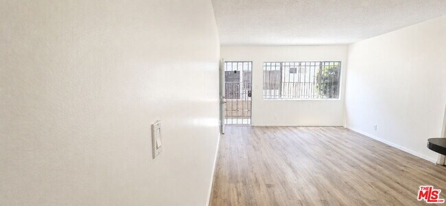 Building Photo - 2630 S La Salle Ave