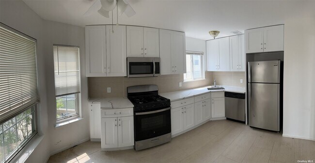 Building Photo - 67 Sagamore Hill Dr