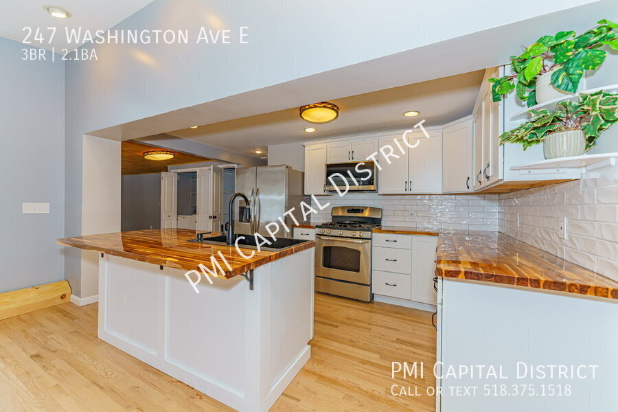 Foto principal - Gorgeous, Completely Remodeled, Spacious, ...