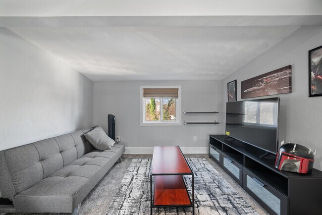 Foto del edificio - 3221 Locust Ave